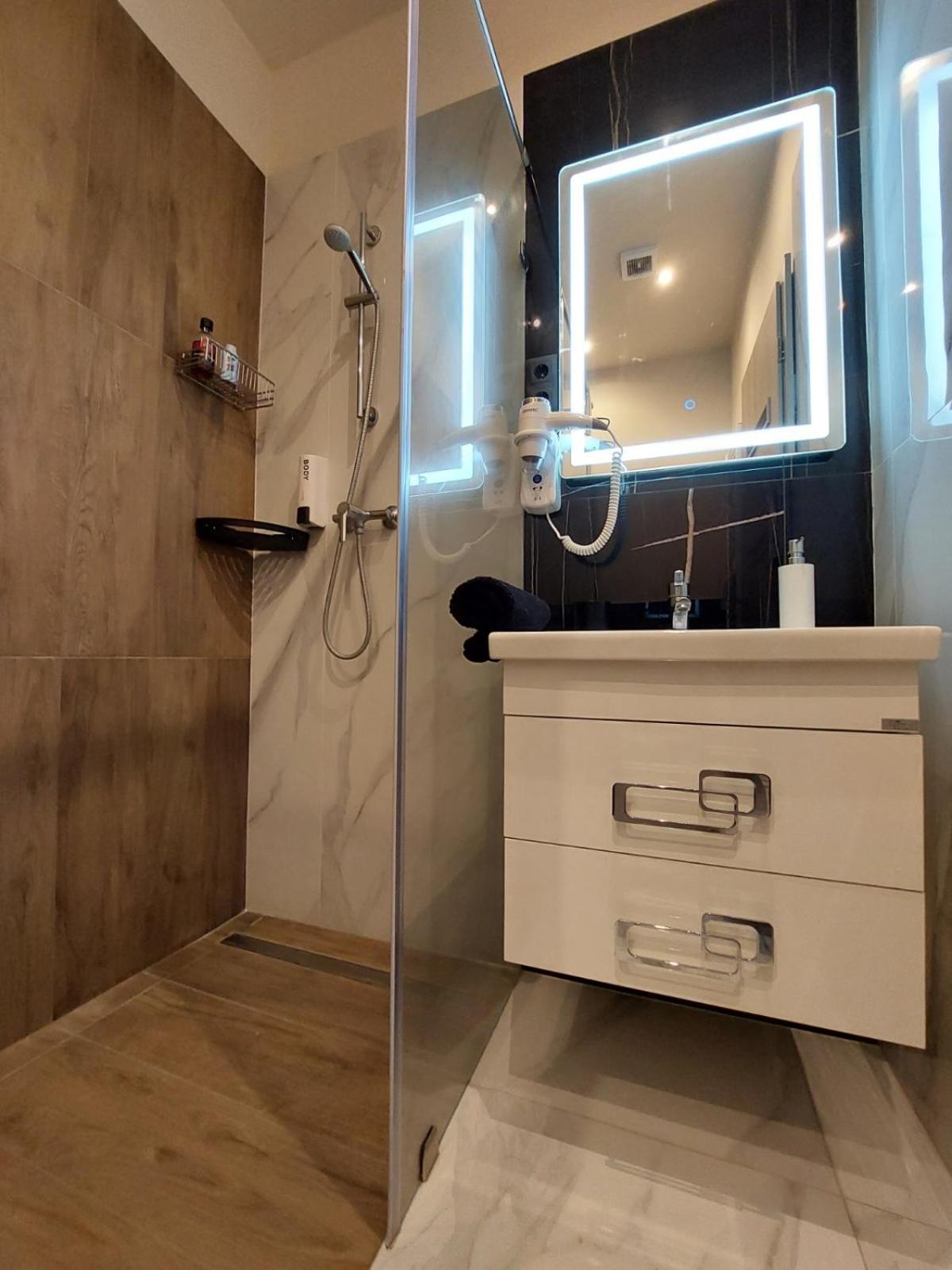 Silver Dawn Apartments Szeged Ngoại thất bức ảnh